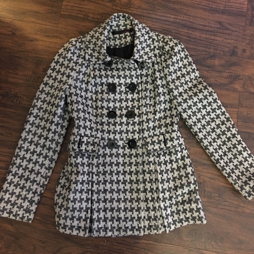 Black and white houndstooth pea coat. Size small.